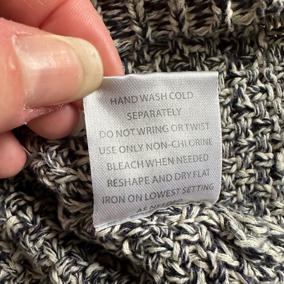 M - Pink Rose Sweater - Picture 10 of 11